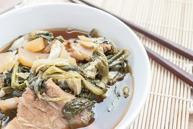 Photo close-up of food in bowl on table