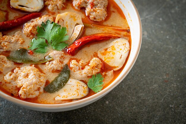 Photo close-up of food in bowl on table