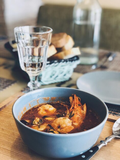 Photo close-up of food in bowl on table