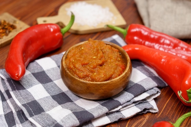 Photo close-up of food on cutting board