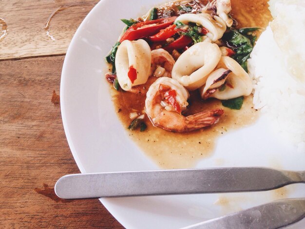 Photo close-up of food in plate on table