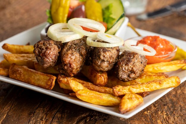 Photo close-up of food in plate on table