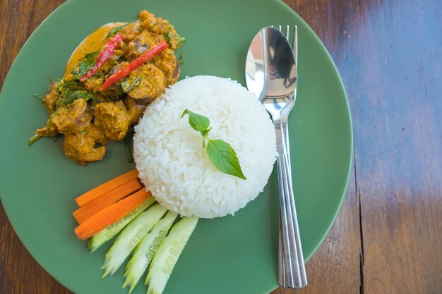 Photo close-up of food in plate on table