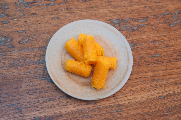 Photo close-up of food in plate on table