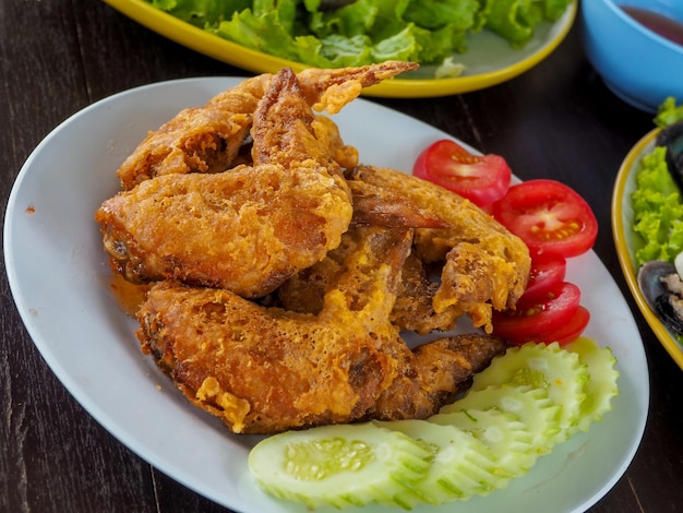 Photo close-up of food in plate on table