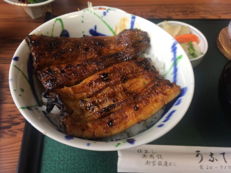Photo テーブルの上の皿にある食料のクローズアップ