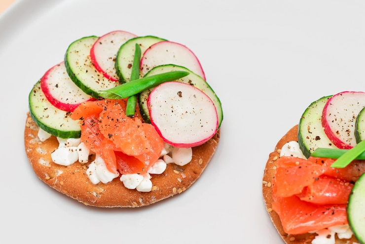 Photo close-up of food in plate on white background