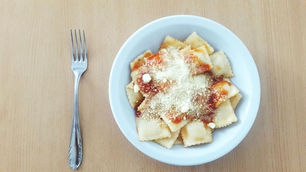 Foto prossimo piano del cibo nel piatto