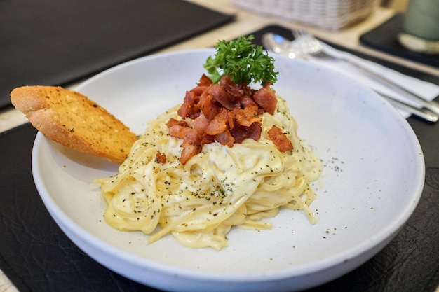 Foto prossimo piano del cibo nel piatto