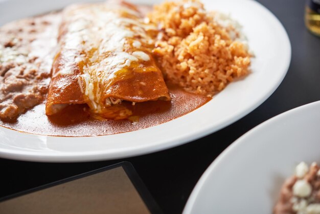 皿の中の食料のクローズアップ