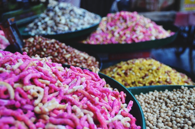 Foto prossimo piano di alimenti in vendita al mercato