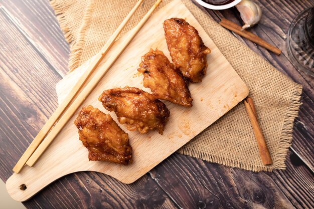 Photo close-up of food served on cutting board