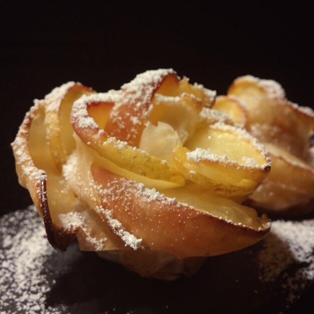 Foto prossimo piano del cibo servito sul piatto sulla tavola