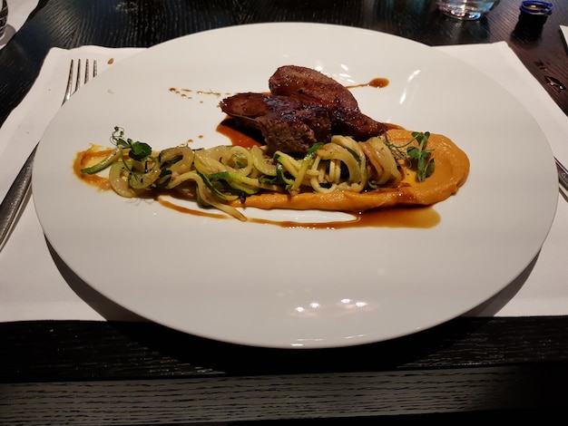 Photo close-up of food served in plate on table