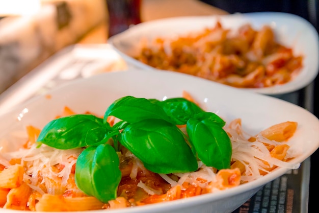 Foto prossimo piano del cibo servito a tavola