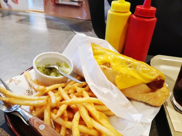 Photo close-up of food served on table