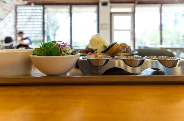 Photo close-up of food on stand against window