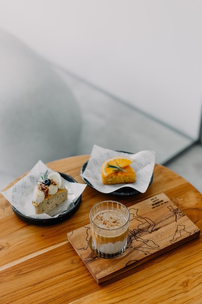テーブルの上の食べ物のクローズアップ