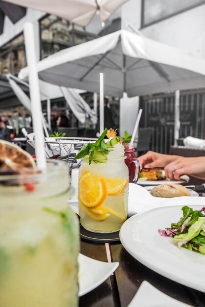 Foto prossimo piano del cibo sulla tavola