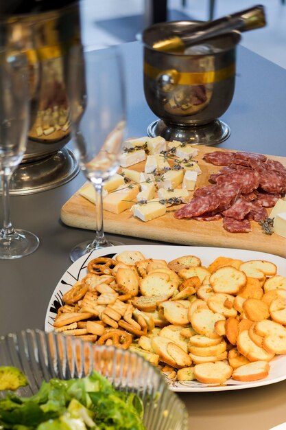 Foto prossimo piano del cibo sulla tavola