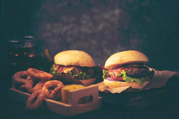 Foto prossimo piano del cibo sulla tavola