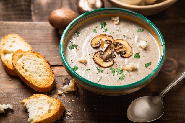 Prossimo piano del cibo sulla tavola