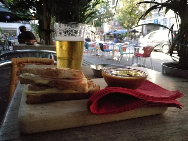 Foto prossimo piano del cibo sulla tavola