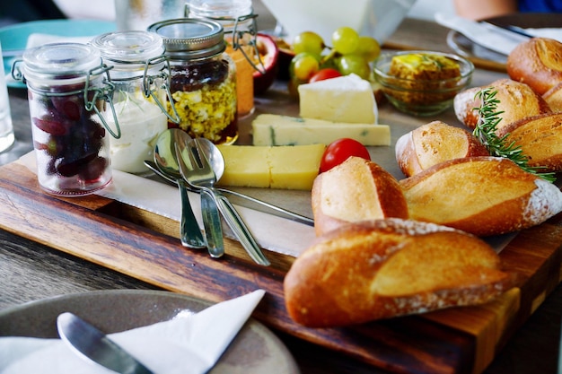 Foto prossimo piano del cibo sulla tavola