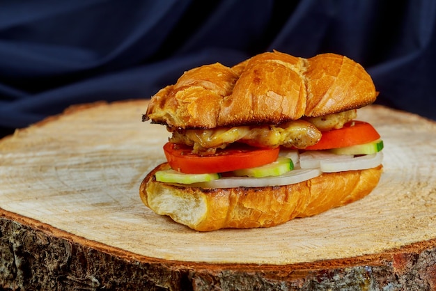 Photo close-up of food on wood