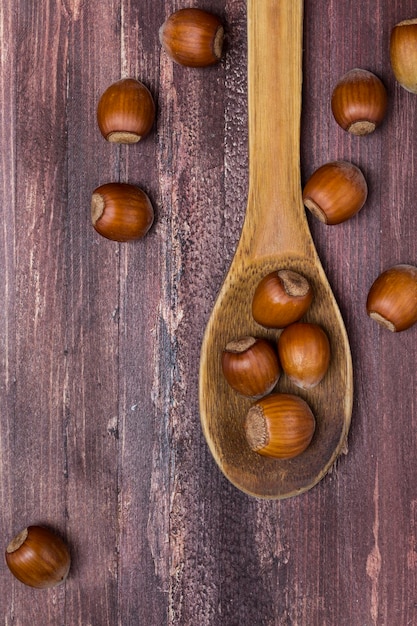 Foto prossimo piano del cibo su un tavolo di legno