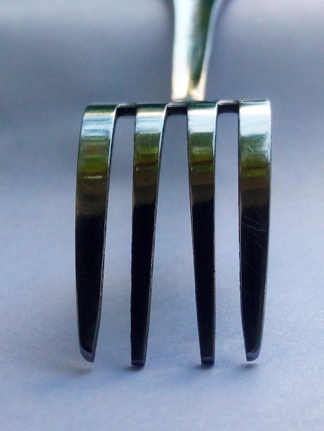 Photo close-up of fork on table