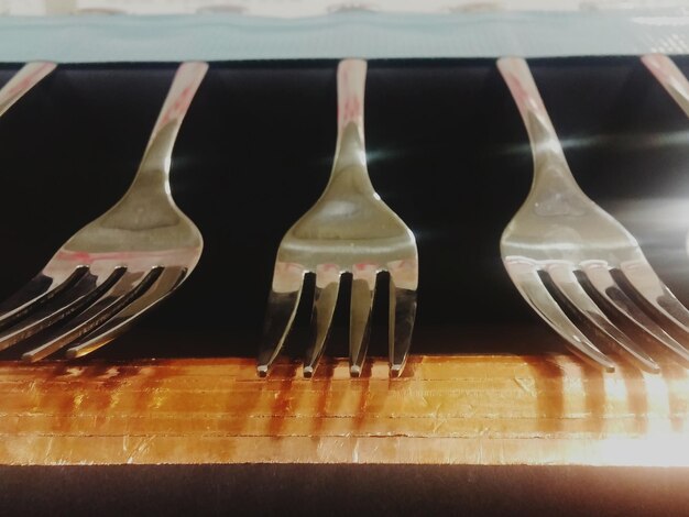 Photo close-up of a forks on table