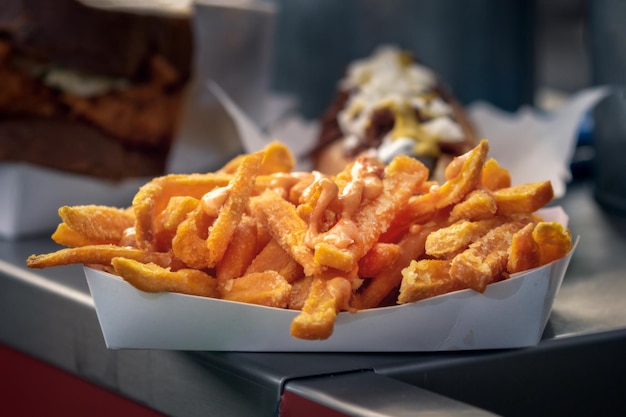 Photo close-up of fries on table