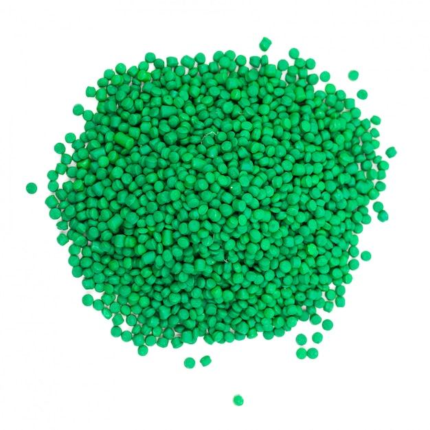 Close-up da pellet di polimero verde per lo stampaggio ad iniezione