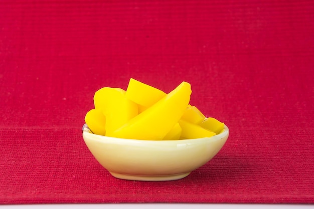 Photo close-up of fruits in bowl against red background