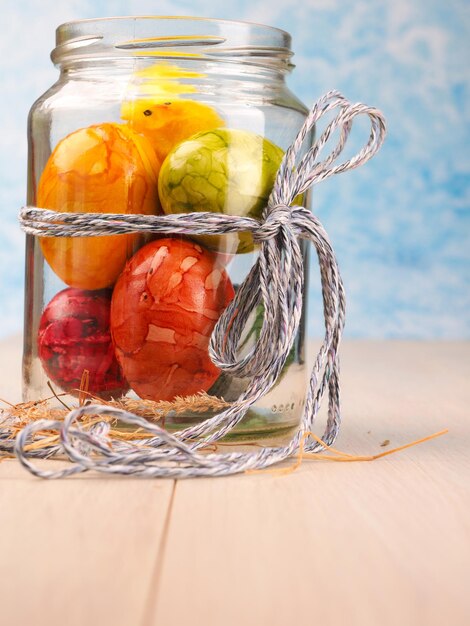 Photo close-up of fruits in glass jar on table