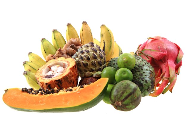 Photo close-up of fruits in plate against white background