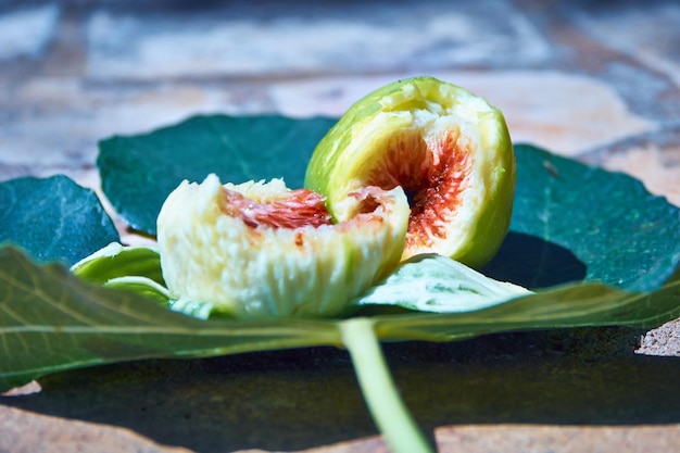 Photo close-up of fruits on table