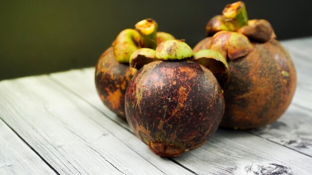 Foto prossimo piano dei frutti sulla tavola