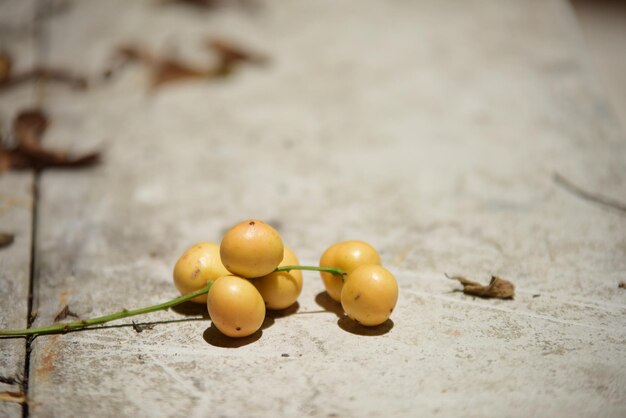 Foto prossimo piano dei frutti sulla tavola