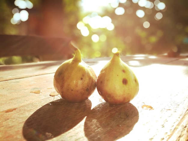 Photo close-up of fruits on table