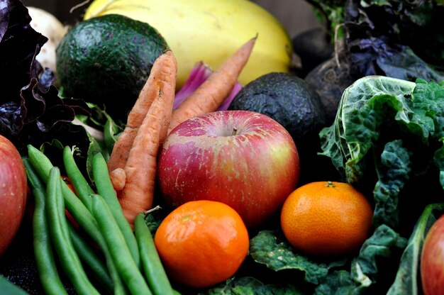 Foto prossimo piano di frutta e verdura