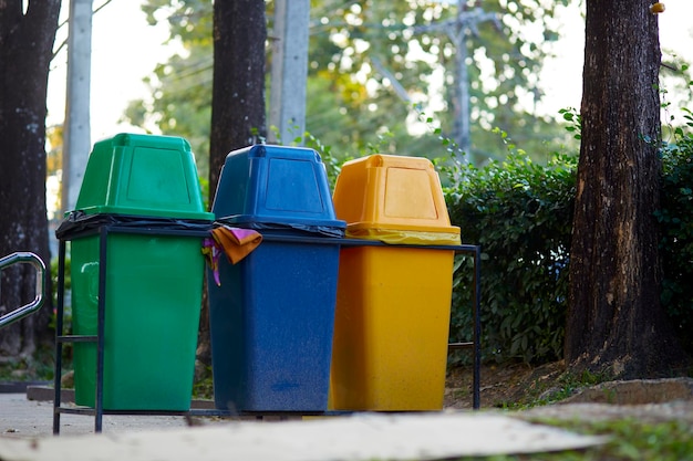 Photo close-up of garbage bin