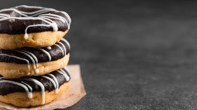 Foto close-up geglazuurde donuts