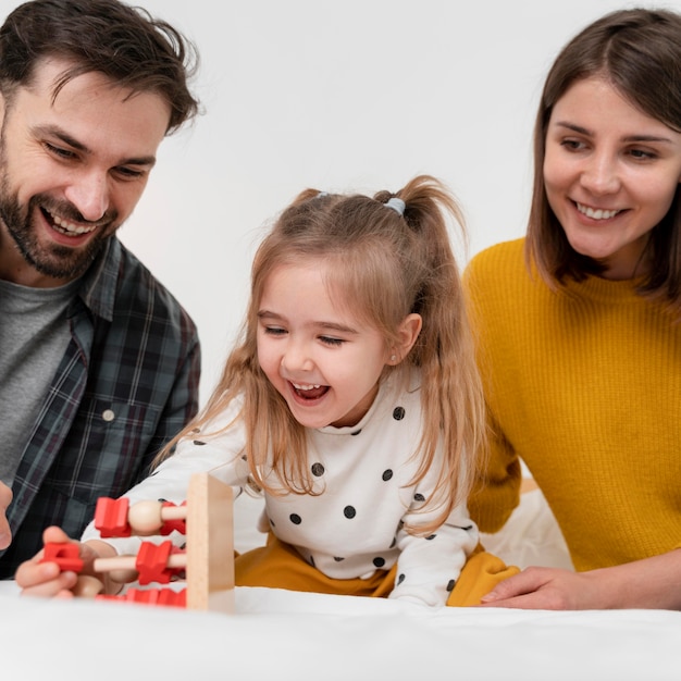 Foto close-up gelukkige ouders en kind