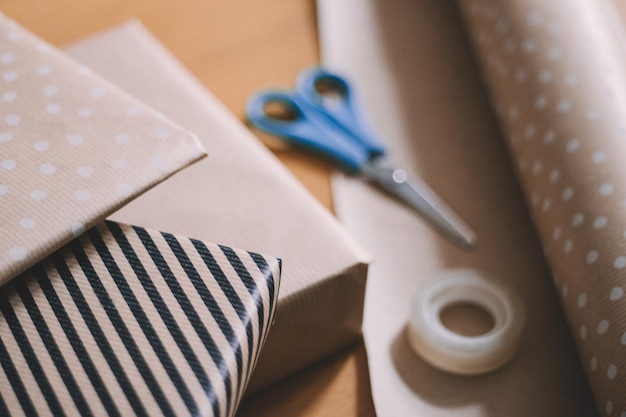 Photo close-up of gift boxes with scissor