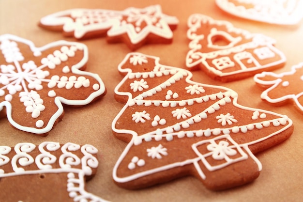 Photo close-up of gingerbread cookies on table