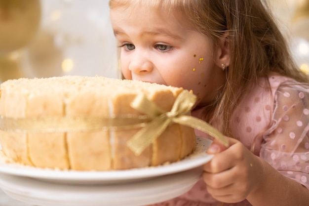 Photo close-up of girl eating food