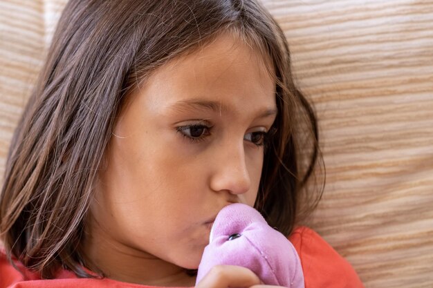 Photo close-up of girl at home