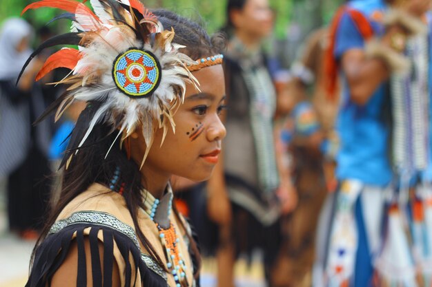 Photo close-up of girl wearing headdress